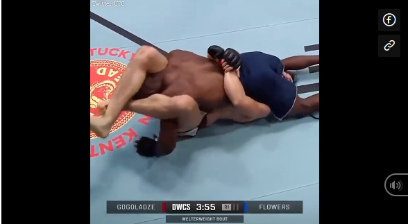 Võ sĩ MMA kết liễu đối thủ bằng tuyệt chiêu học lén từ WWE